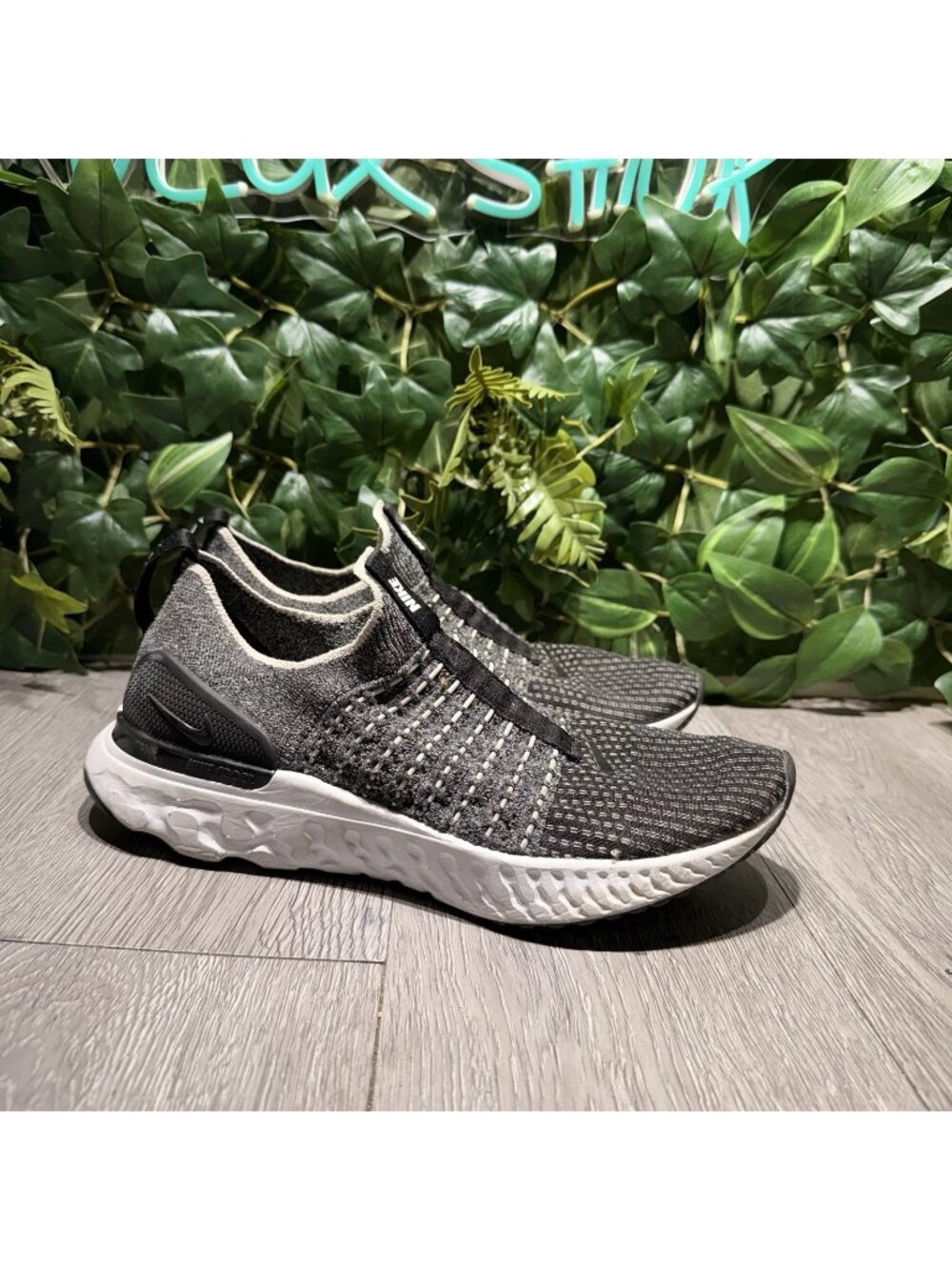 Nike React Phantom Run Flyknit 2 Slip-On Running Shoes Black White Women’s 9.5